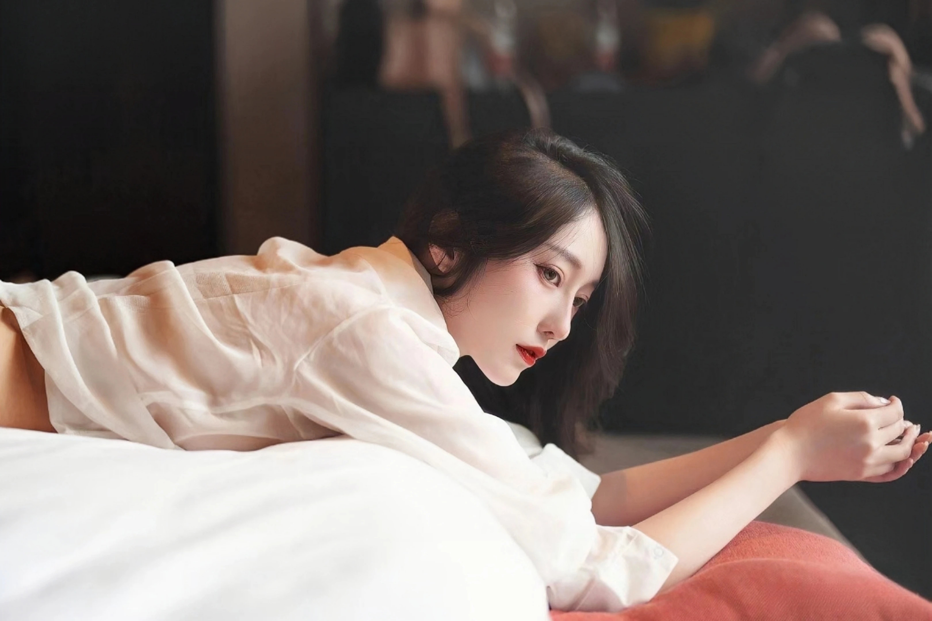 湖北首趟“中吉乌”铁公多式联运国际班列开行